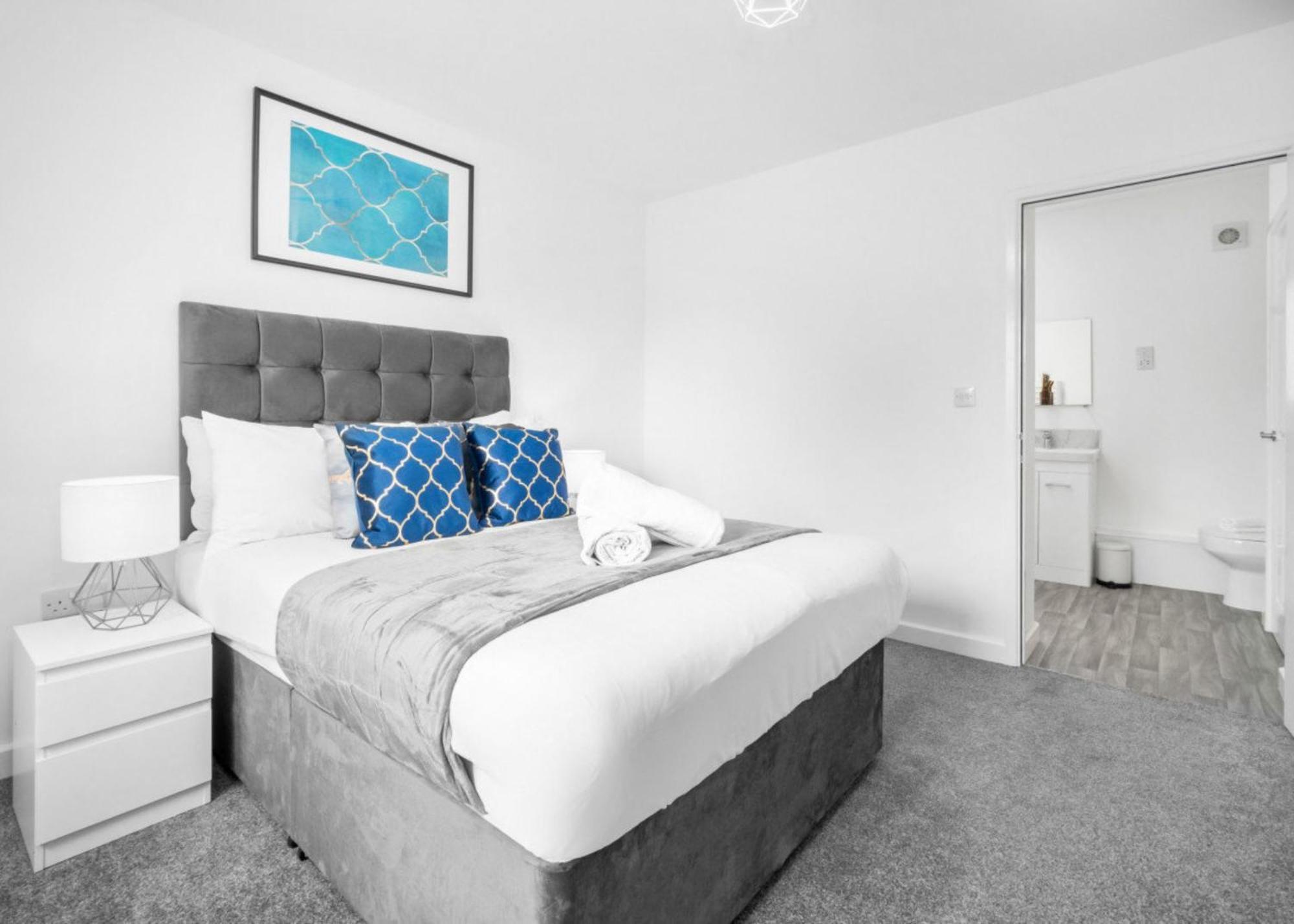 New 2 Bedroom Deluxe Apartment - Parking - Wifi & Netflix - Top Rated - 50C Cradley Heath Exterior foto